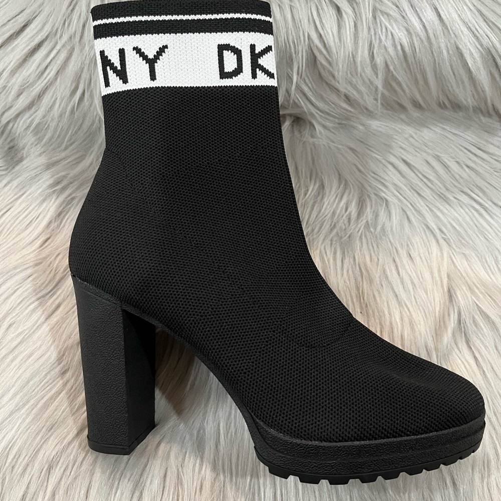 DKNY Black/White Logo Tessa Stretch Knit Chunky Rugged Heel Sock Fit Booties.NEW